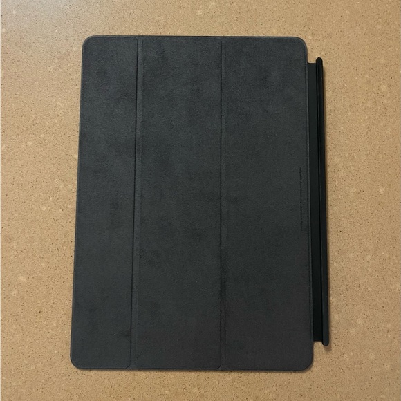 Black iPad Smart Cover - Picture 5 of 7